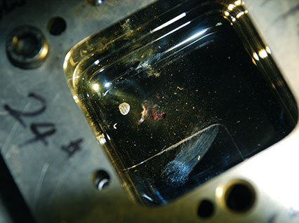 <a href='http://www.zpzm.com.cn/product/3.htm' class='text_a'>模具激光焊機</a>修復鏡面模具效果